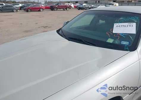 2004 Lincoln Town Car Signature z USA, uszkodzony, nr VIN 1LNHM81W34Y686997